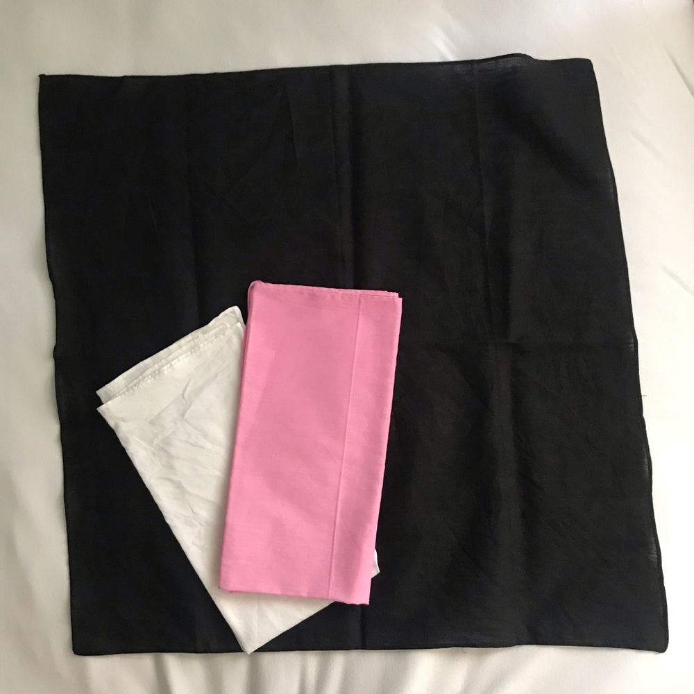 pink, black, white bandanna 💗🖤🤍